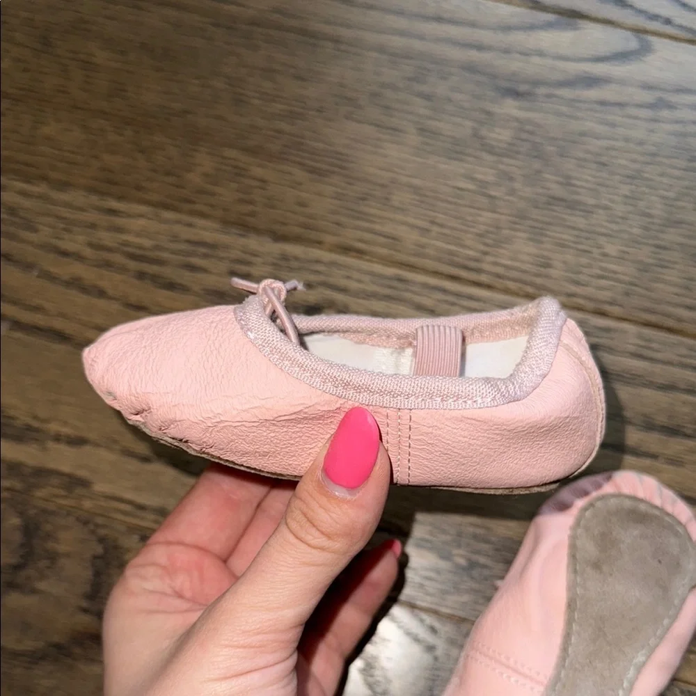 Pink Ballet Slippers with Elastic Strap and Bow stelle size 3/4 baby